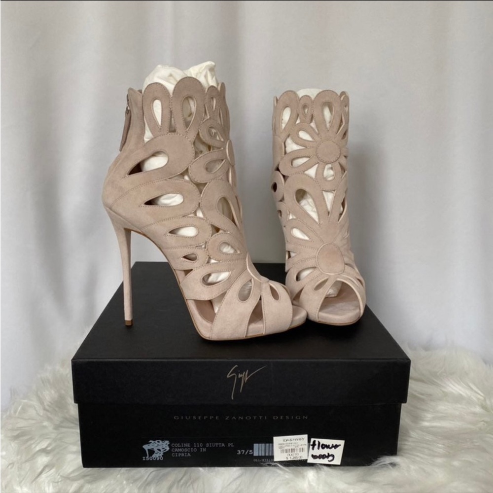 giuseppe zanotti heels.
Color: nude 
Absolutely beautiful
New
Paid $1290